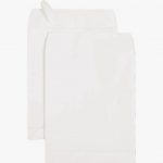Pack of 50 white kraft envelopes with three gussets, size 229x324 mm, 120 gsm, protective strip
