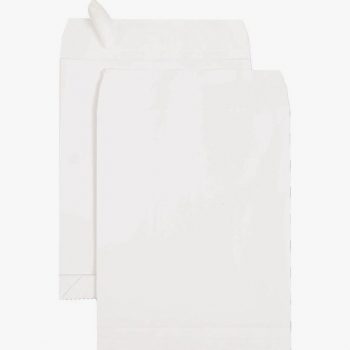 Pack of 50 white kraft envelopes with three gussets, size 229x324 mm, 120 gsm, protective strip