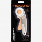 fabric-cutter-fiskars-rotary-45mm-382570-1